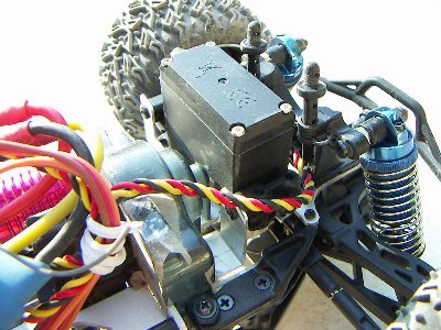 PICT0252.JPG (111.84 Kio) Vu 6372 fois on peux voir les pattes de fixations alu maison